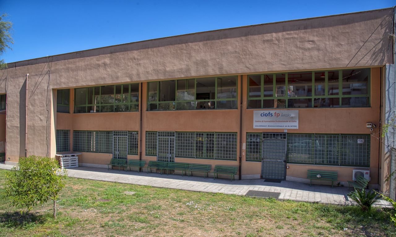 Le scuole superiori di Ostia